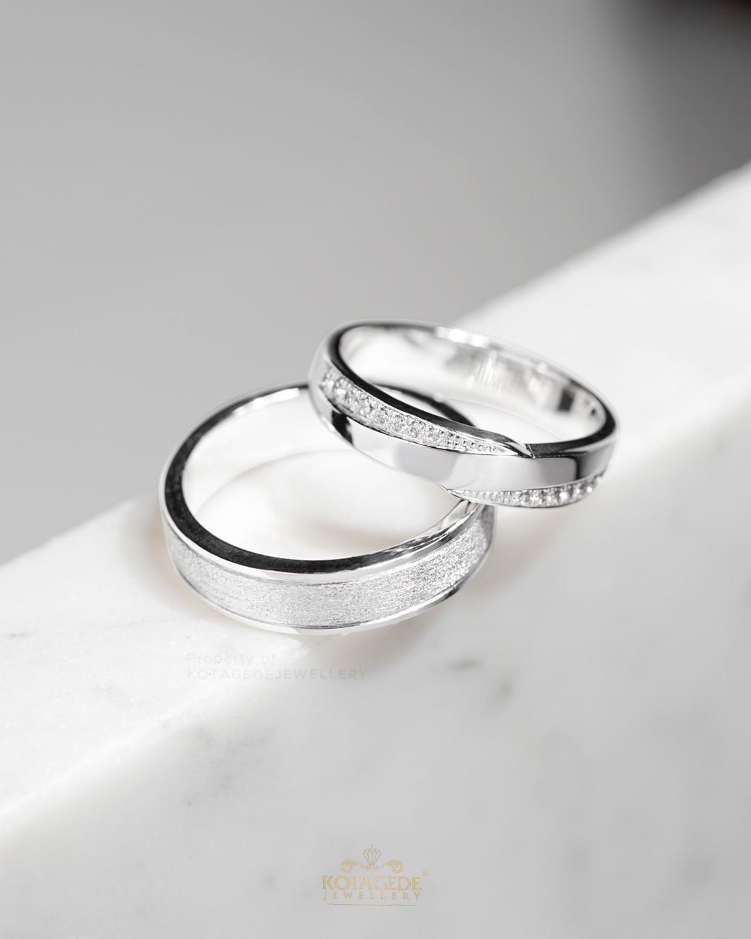Cincin Kawin Tunangan Platidium Emas Putih Crossover PTD0553WG