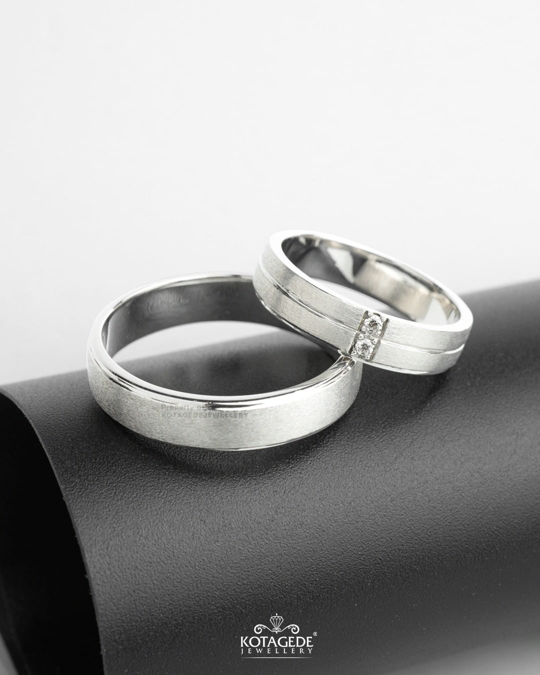 Cincin Kawin Tunangan Platidium Emas Putih Doff Couple PTD0662WG